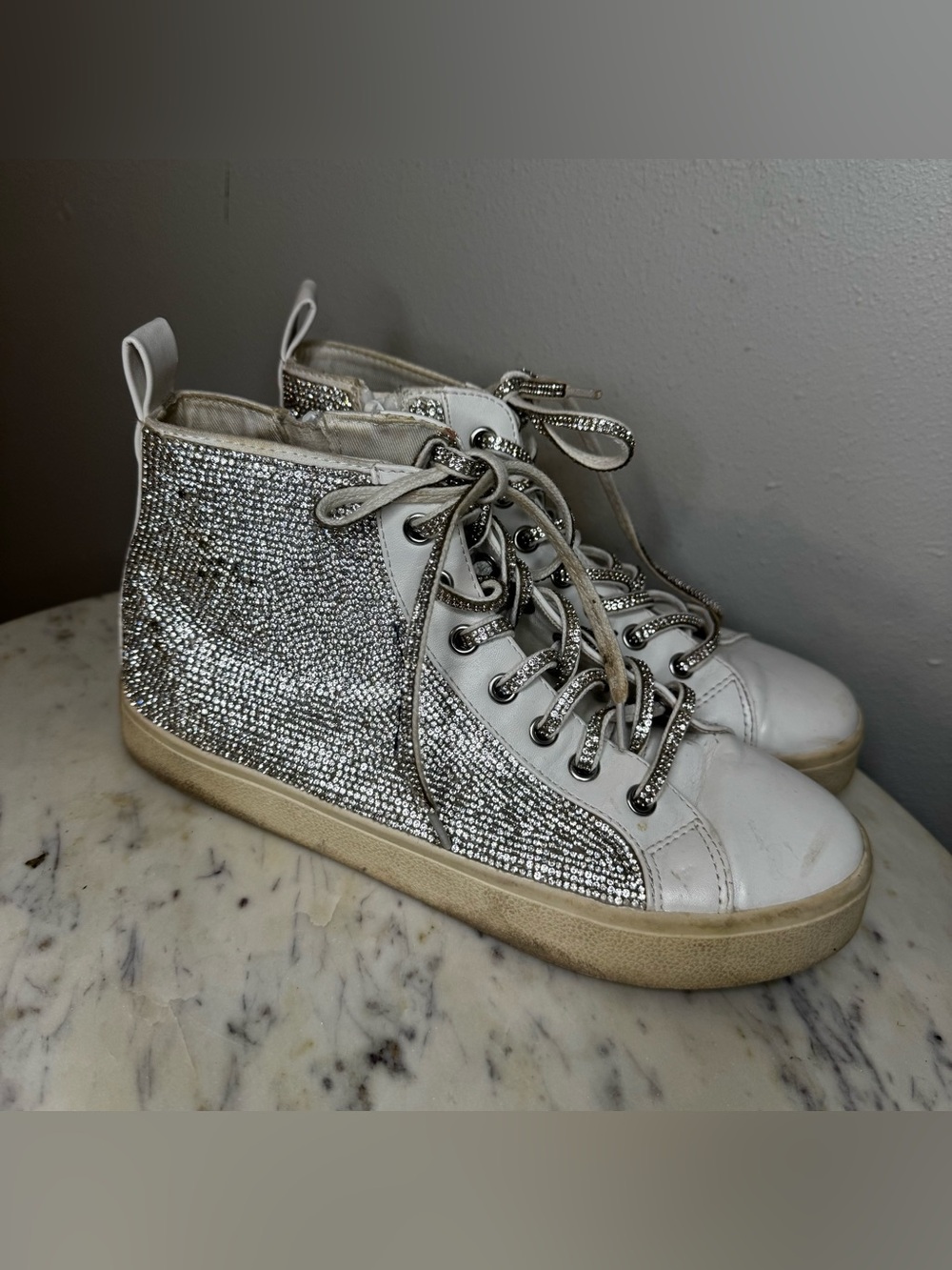 Steve Madden Bondi Sneakers white 
Size 7 Vegan Leather MAKE ME AN OFFER!